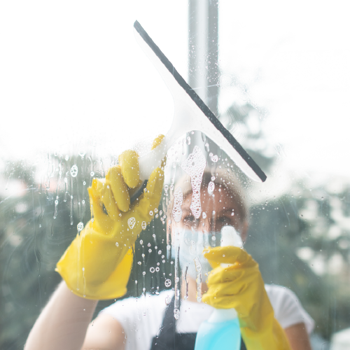 <Reinheit in jedem Raum – Professionelle Sauberkeit für Ihr Business / KK-Gebäudereinigung