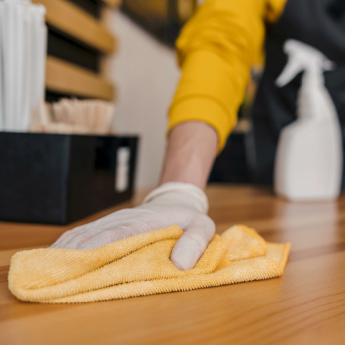 <Reinheit in jedem Raum – Professionelle Sauberkeit für Ihr Business / KK-Gebäudereinigung